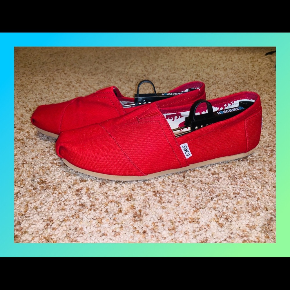 Red Men’s Toms